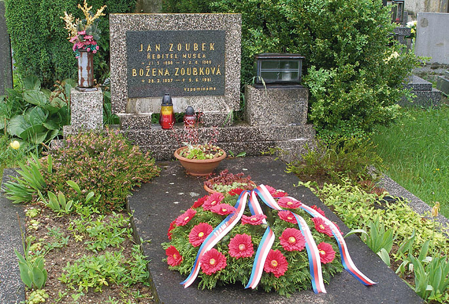 Hrob Jana Zoubka na pacovském hřbitově