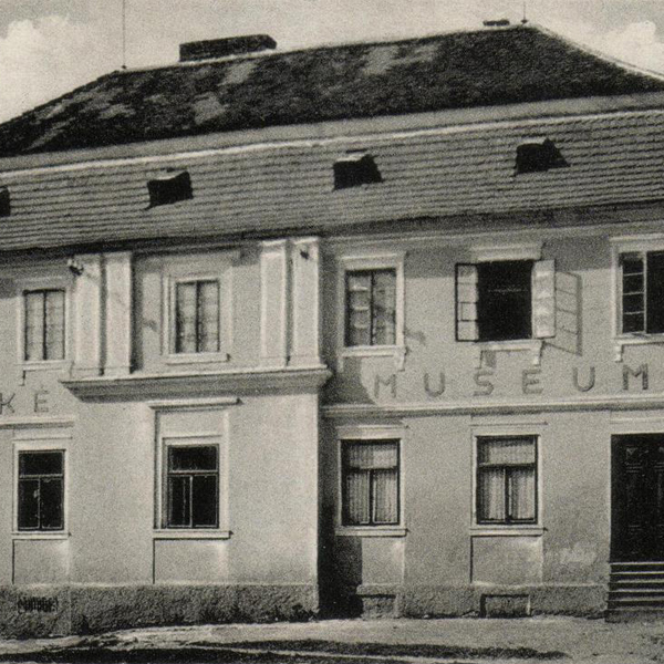 Muzeum v budově v Hronově ulici